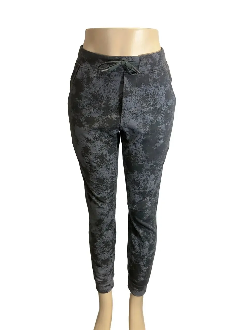 Lululemon mottled black and gray joggers